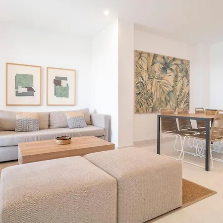 Amazing In With 2 Bedrooms *