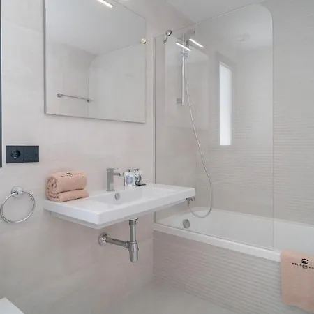 Amazing In With 2 Bedrooms