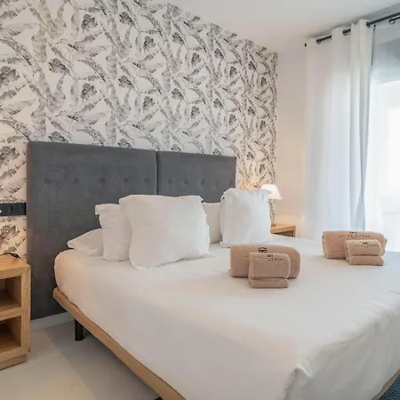 Amazing In With 2 Bedrooms Estepona