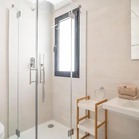 Amazing In With 2 Bedrooms Appartement *